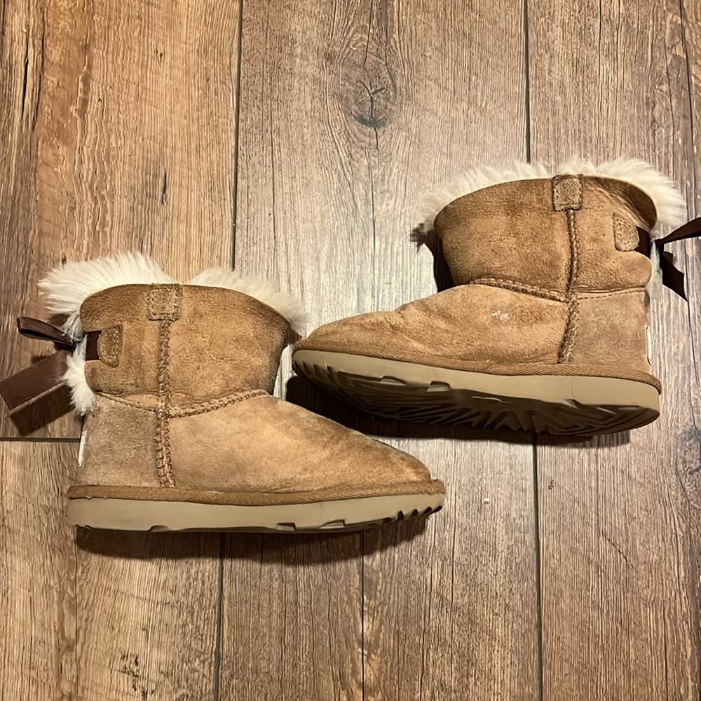 UGG Mini Bailey Bow II Boot for Toddler Girl, size 10 - Picture 4 of 16